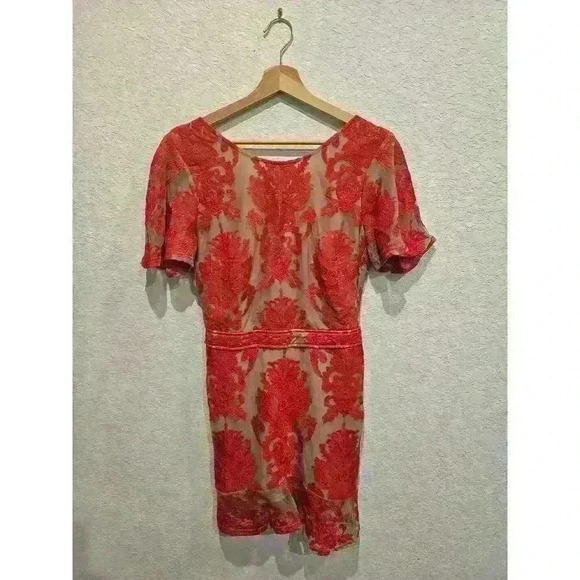 For Love and Lemons.
San Marcos Short Sleeve Open Back Dress. SZ Medium. - Picture 2 of 4